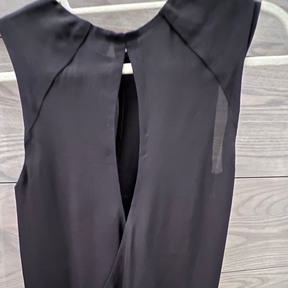 Black keyhole silk sleeveless top